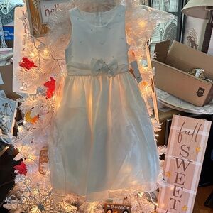 Beautiful girls new white dress sz 6